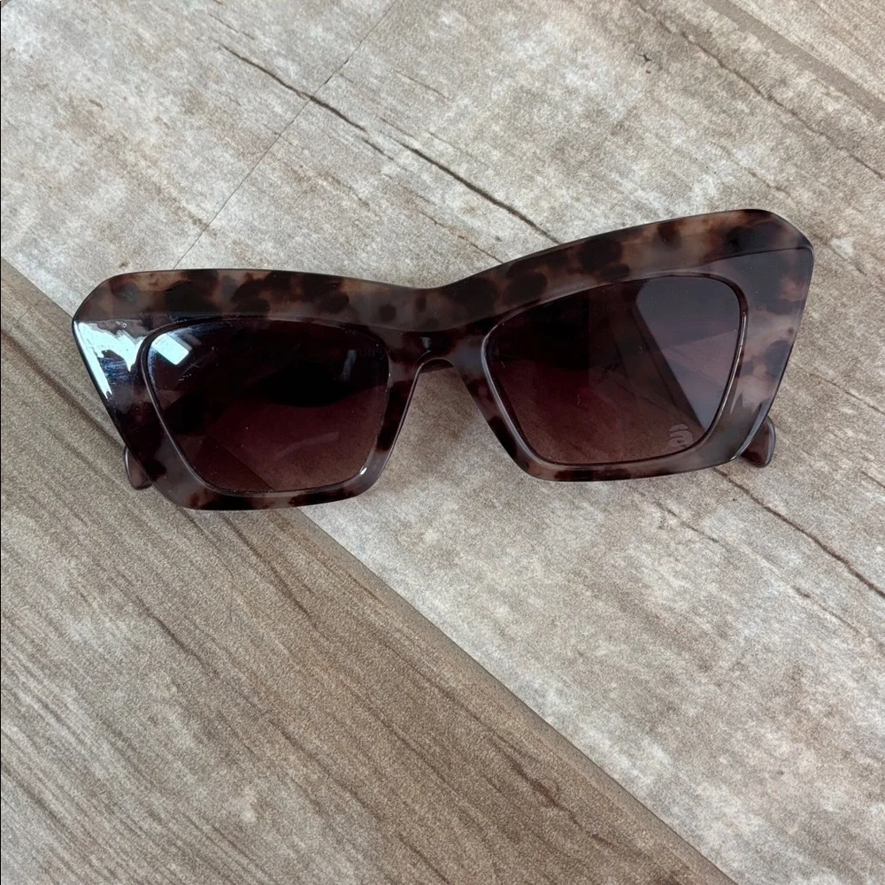 Szade Cateye Sunglasses in Elysium Black Color